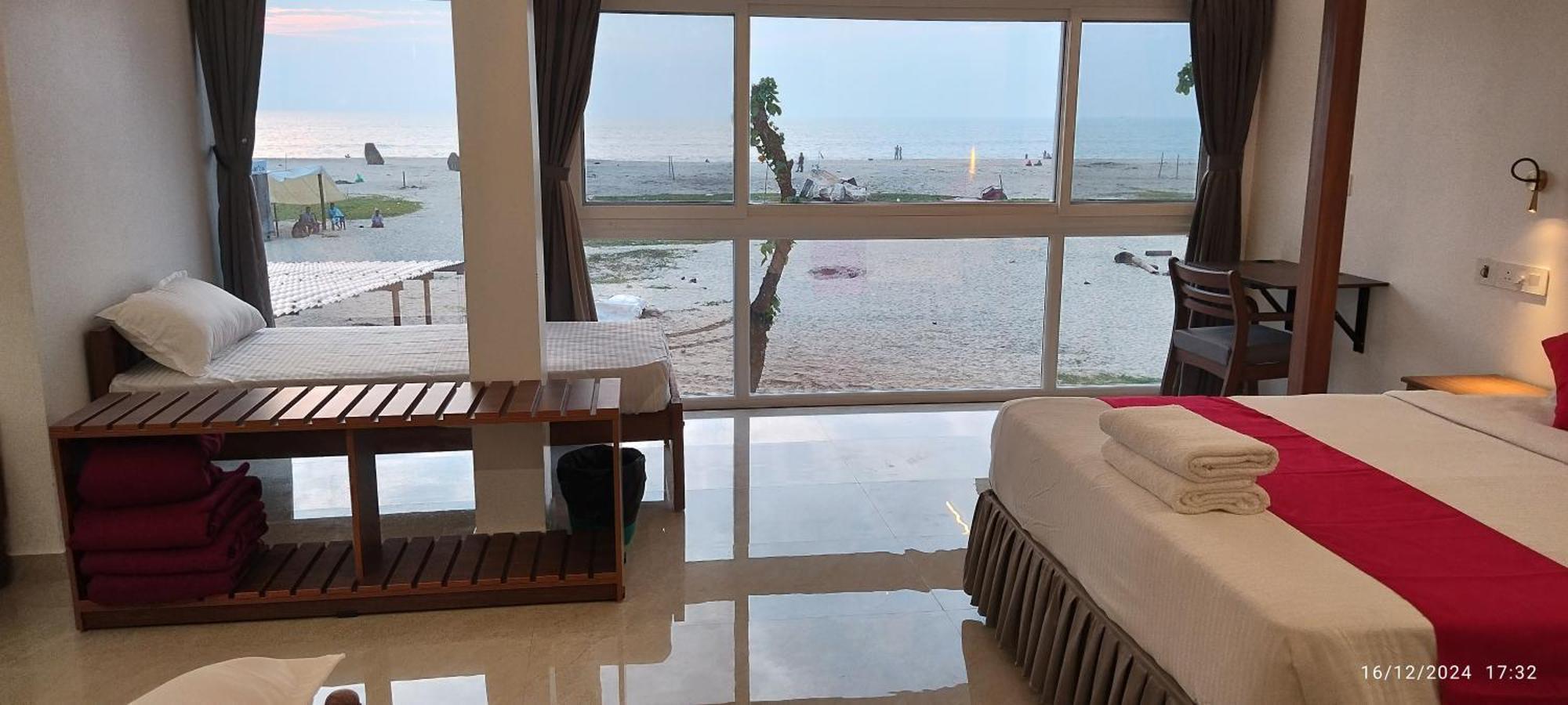 Alleppey Holiday Beach Resort Alappuzha Esterno foto