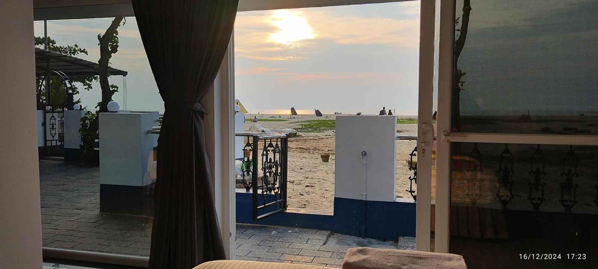 Alleppey Holiday Beach Resort Alappuzha Esterno foto